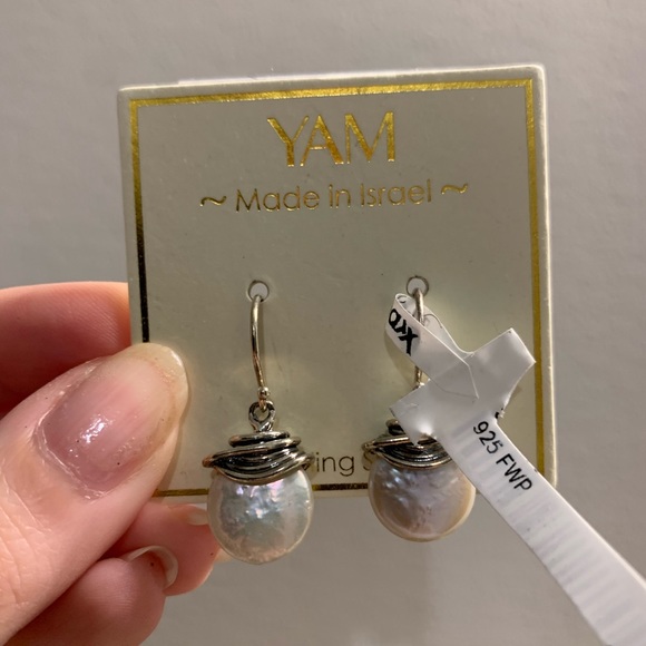 NWT Pearl Dangle Earrings - Picture 2 of 3